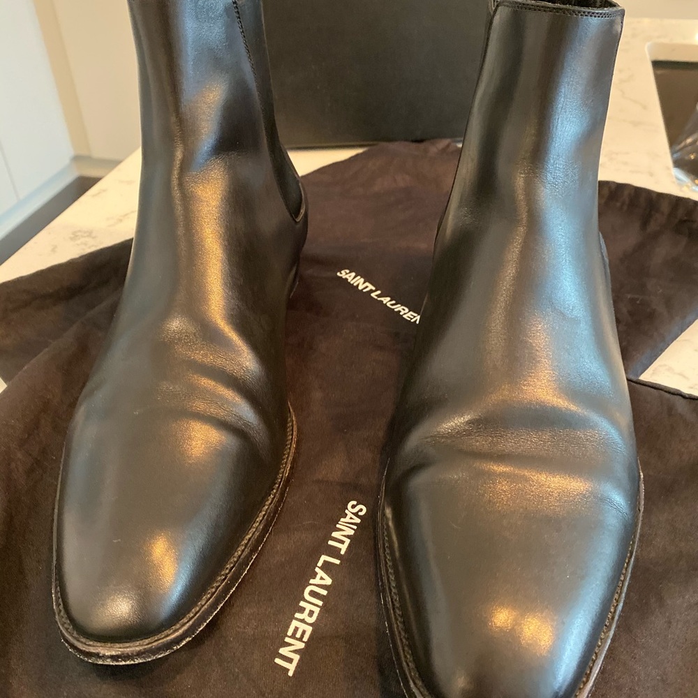 Saint Laurent Wyatt 30 Chelsea Boots in Black Noir